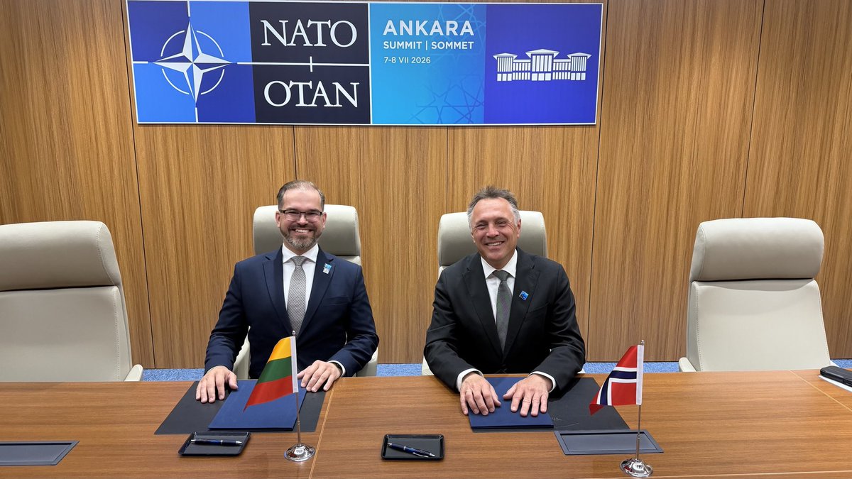 Lithuanian_MoD's tweet photo. 🇱🇹 Lithuania &amp; 🇳🇴 Norway signed a memorandum to cooperate on a new military vessel programme during the NATO Summit

The partnership will strengthen 🇱🇹’s naval capabilities, defence industry &amp; create opportunities for 🇱🇹 companies in shipbuilding and advanced defence technologies https://t.co/QXNA4TUjPY
