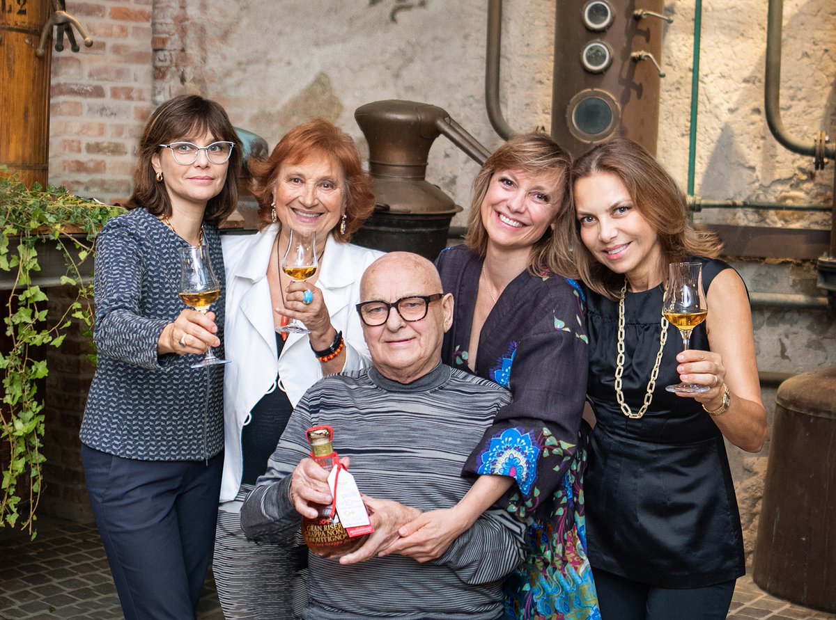 GrappaNonino's tweet photo. Come mastro distillatore, marito, papà e nonno ci sei sempre: sei nelle mani che raccolgono, negli alambicchi che si accendono, negli insegnamenti e nei valori che ci hai trasmesso. https://t.co/gaKD6yH4Il