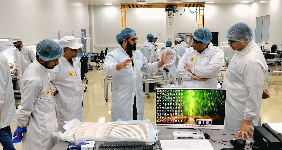 GauravSeth93's tweet photo. India's space industry is at a crossroad.

We have ~130 satellites. China has 900+. The easiest way to close that gap: buy from foreign manufacturers.

But procuring a satellite doesn't mean you know how to run one. (1/4) https://t.co/9EyshQiAmd