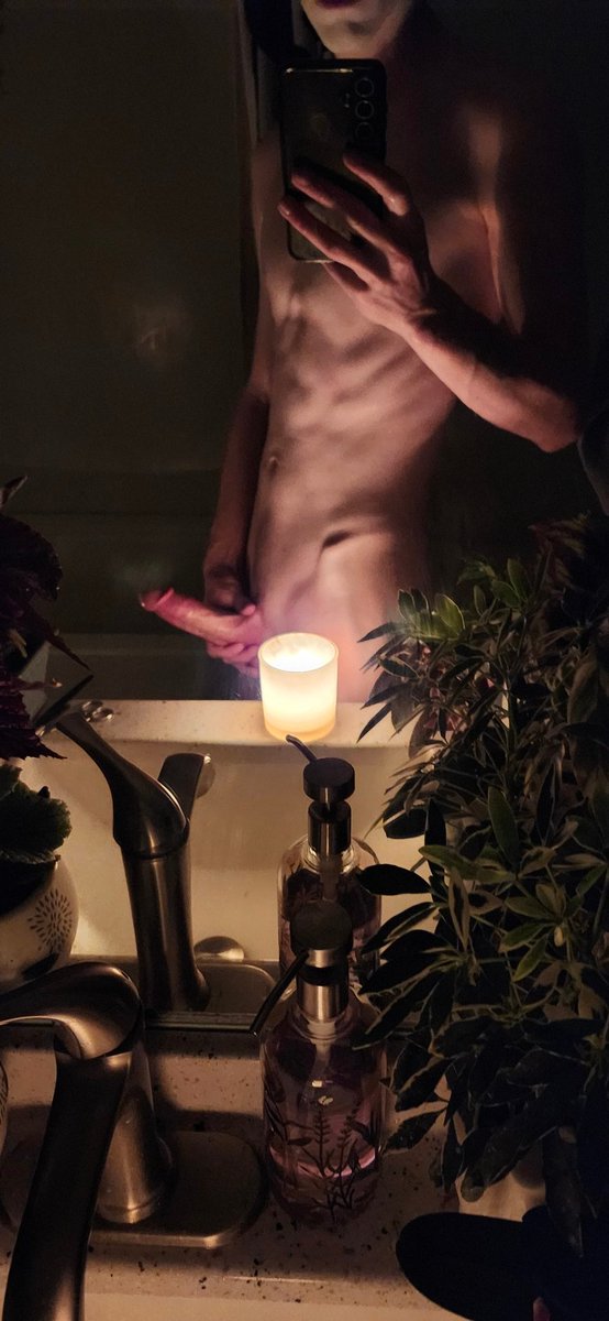 Jmaybe2000's tweet photo. Feel like being fucked in this candle light 🥵 https://t.co/mcKXpFBRgZ