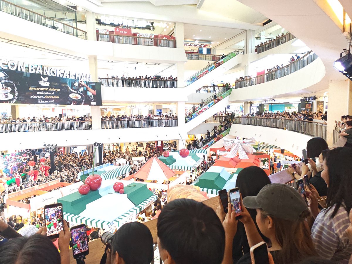JisooandEngfa's tweet photo. ขนลุกค่ะ คนเยอะมากกกกก

#AfairxENGFA 
#อิงฟ้ามหาชน #อิงฟ้าวราหะ 
#EngfaWaraha @EWaraha https://t.co/MxuEUySUHO