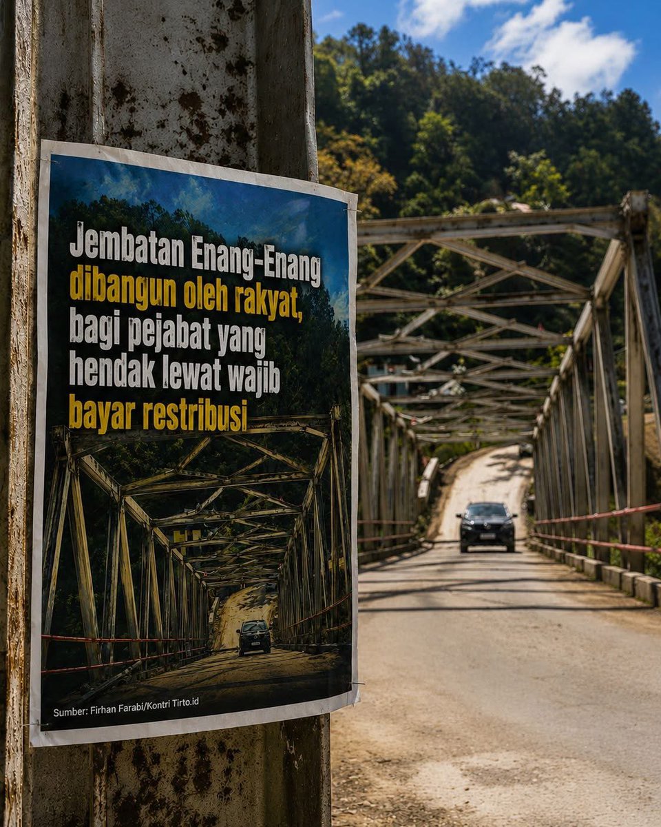 AidilFan's tweet photo. Kalau aturan seperti ini diterapkan di Jembatan Enang-Enang, kira-kira apa tanggapan pemerintah?

😀 https://t.co/KOzaPYg7zb