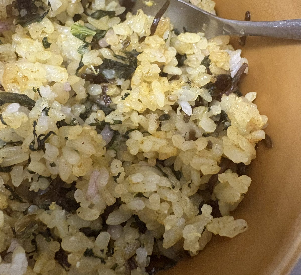 _ChiRo3007's tweet photo. 何か美味しい組み合わせないかなぁ……で、ごはんに混ぜたカレー粉＋塩昆布が地味に美味しい。
本当にじわじわくる美味しさ。私は好き。 https://t.co/ACpYhm0fi8