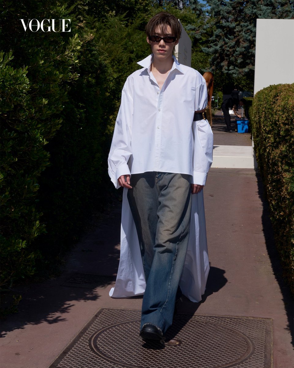 VogueThailand's tweet photo. #VogueFashionWeek เปิดภาพถ่าย ‘พีพี-กฤษฏ์’ ​แบรนด์แอมบาสเดอร์คนสำคัญของ Balenciaga แบบเอ็กซ์คลูซีฟ​เฉพาะที่โว้ก ส่งตรงจากโชว์คอลเล็กชั่นโอตกูตูร์ครั้งที่ 55 โดย ‘Pierpaolo Piccioli’ ผู้อำนวยการฝ่ายสร้างสรรค์คนปัจจุบัน โดยครั้งนี้พีพีมาในโททัลลุคจากคอลเล็กชั่น Balenciaga Spring ปี 2027 สะดุดตา #Balenciaga55thCouturexPPKRIT #BalenciagaCouture #Balenciaga #PPKritt

Photo by @ namesync7