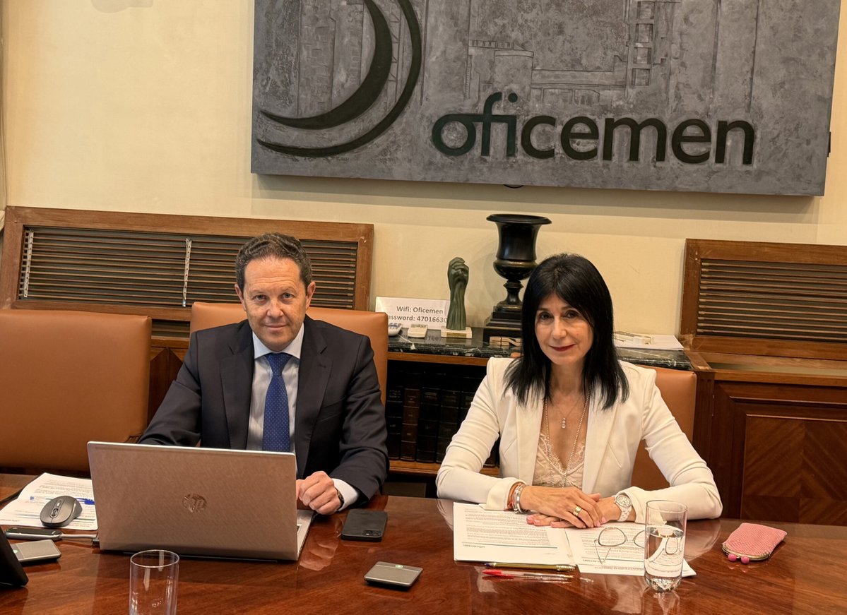 Oficemen's tweet photo. 🔴 La Agrupación de fabricantes de #cemento de España, Oficemen, prevé que el consumo de cemento en nuestro país alcance los 1⃣7⃣ millones de toneladas al cierre de 2026, con un incremento 📈 estimado del 2%.

➕ https://t.co/mGEAVJThzo https://t.co/kp54RHnPai