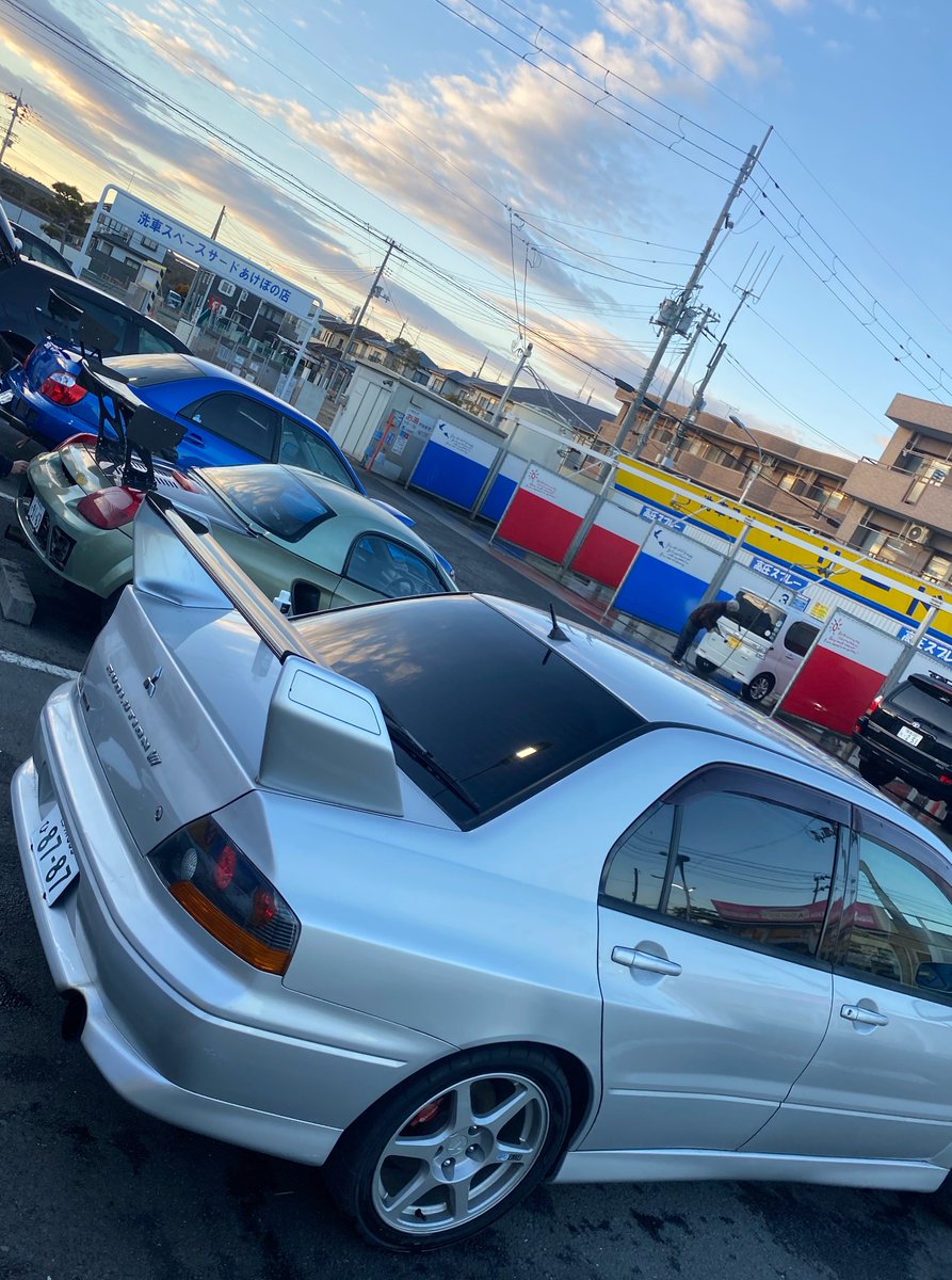 evo_lega87's tweet photo. エボ知らない人からしたらマフラー変わってるなぁっくらいのエボだったんだね
前オーナーのこだわりが強すぎるな https://t.co/kPYMKGx0JQ