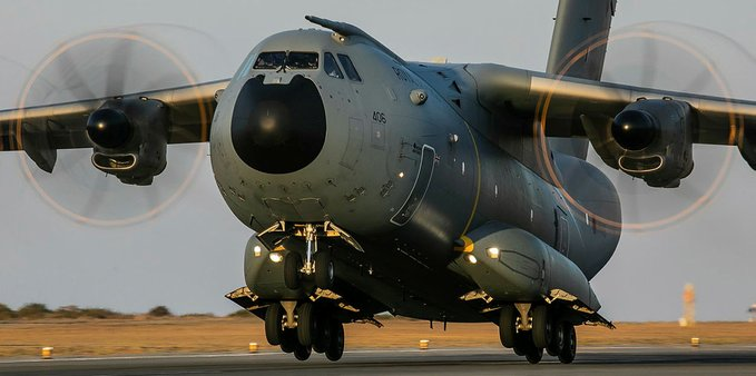 top_force's tweet photo. ✈️7 alliés, à savoir la France 🇫🇷, la Belgique🇧🇪, la Turquie🇹🇷, l’Espagne🇪🇸, le Royaume-Uni🇬🇧, la Pologne🇵🇱 et la Croatie🇭🇷, ont lancé un projet multinational à haute visibilité #PHV visant à constituer une flotte conjointe d’avions de transport #A400M #Atlas pooling & sharing. https://t.co/MVf6HCncGF