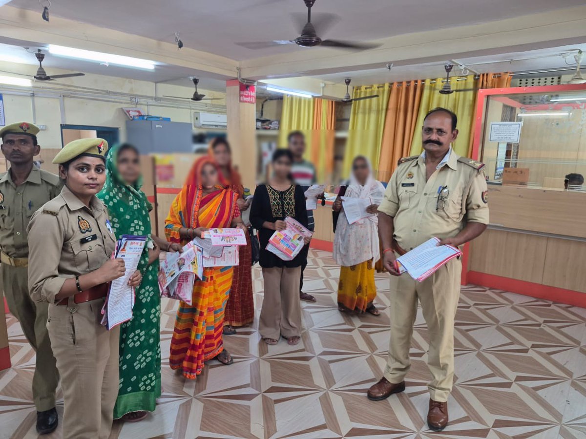 sultanpurpolice's tweet photo. पुलिस अधीक्षक सुलातनपुर @ipsCharuNigam के निर्देशन में समस्त थानों की एंटी रोमियो/मिशन शक्ति टीमों द्वारा #बहूबेटी_सम्मेलन कर बालिकाओं/महिलाओं को #MissionShakti5 अभियान के अंतर्गत नारी सुरक्षा सशक्तिकरण व #CyberAwareness हेतु जागरूक किया । 
#UPPolice 
#WomenSafety https://t.co/CIMW6pj8h1