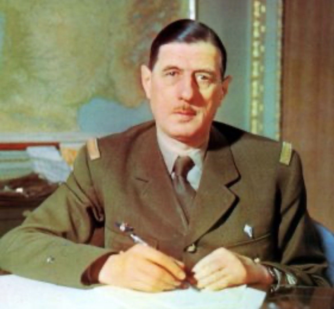 David_75000's tweet photo. @JulienOdoul Imaginez-vous une seule seconde le General De Gaulle se présenter à l’Elysée avec un bracelet au pied? 

Vous êtes sans foi ni loi ! Prêt tout pour vos desseins personnels https://t.co/tLECydvkpz