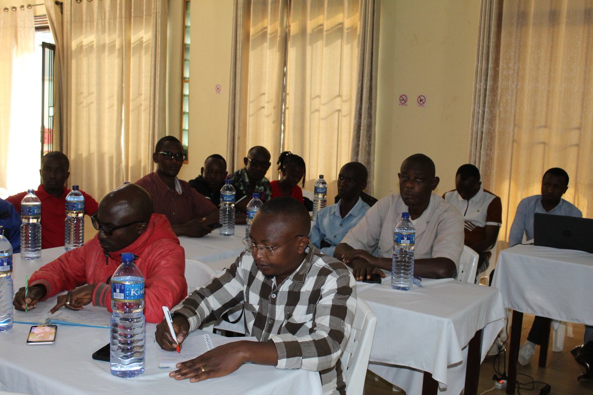 Merankabandi2's tweet photo. @TwitezimbereBdi @CAREGlobal @AVEDECBurundi @cocafemgl @Gitega Ladite formation concerne le personnel  des secteurs #Rumonge, #Rutana, #Makamba, et #Bururi. Le secteur #Mwaro étant pour le moment occupé par les mesures de l'Inclusion Productive #MIP https://t.co/MCVeBrPjdn