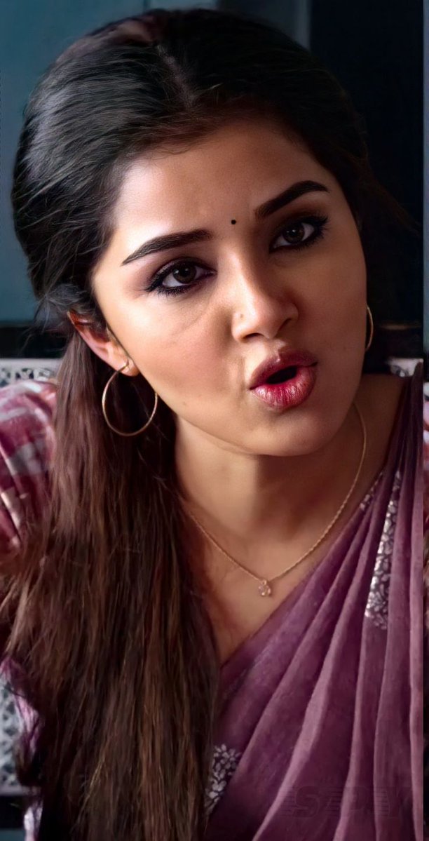 SoulLovely2007's tweet photo. Ambala nu prove panitaneyy🥵

Me in already in angry mood😡 my frnd continuous calling.. (picked call)

Frnd:gommala oka phone eduka ivalo nerama da?😡

Me: otha ambalaiya iruntha vanthu oluda baadhey😡(cut)

Next day 

I come back to my house

Me: (shock) Ada paavi..😳 https://t.co/6KuiEx34CZ