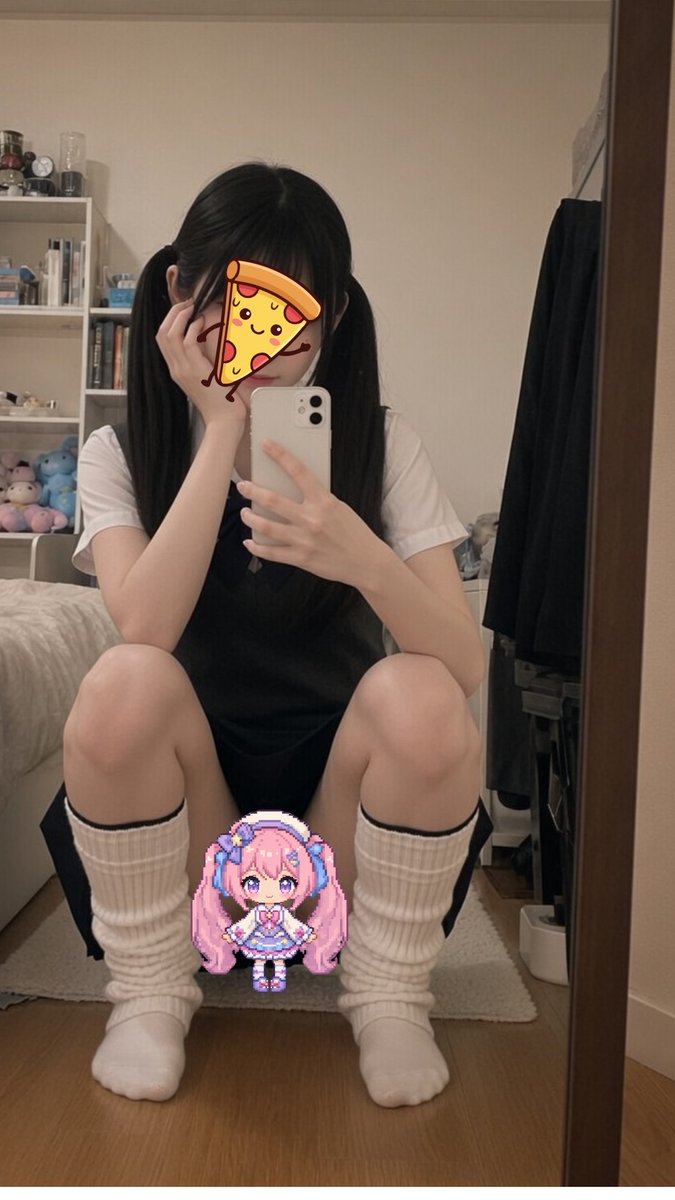 satisati0815's tweet photo. しゃがむだけで
普段の私じゃなくなる気がします

かわいい制服コスしたときって
ちょっとこわいです https://t.co/BwBnzTsJnu