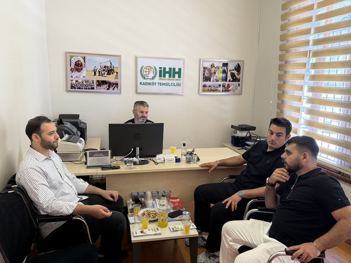 akgenc_kadikoy's tweet photo. Sivil Toplum ve Halkla İlişkiler Birimimiz öncülüğünde, Gençlik Kolları Başkanımız Ramazan Ataman ile birlikte İHH Kadıköy Temsilciliği’ni ziyaret ettik. Dayanışma ve ortak çalışmalar üzerine verimli istişarelerde bulunduk. Nazik ev sahiplikleri için teşekkür ediyoruz. https://t.co/DXXugfS96g