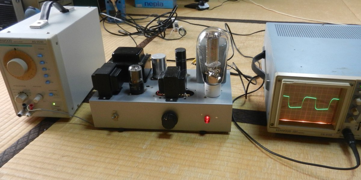 JYATSUYANAGI's tweet photo. オーディオアンプを組み立てたら、1kHzの矩形波が通るかどうかは最低確かめたいところ。自作した金田式DCアンプが正常に動作しているかどうかも、各部の電圧・電流測定だけではなく矩形波試験により確認できた。
#矩形波試験 https://t.co/oLqAqf6Skg