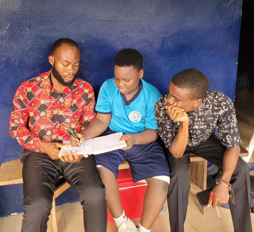 Maths_Wonder001's tweet photo. The process that begat a CHAMPION.
Here's our youngest mathematician – Egejurum Onyedikachi with his Teachers.

#olympiad #stem #rome #matholympiad https://t.co/6dsi1zr80C