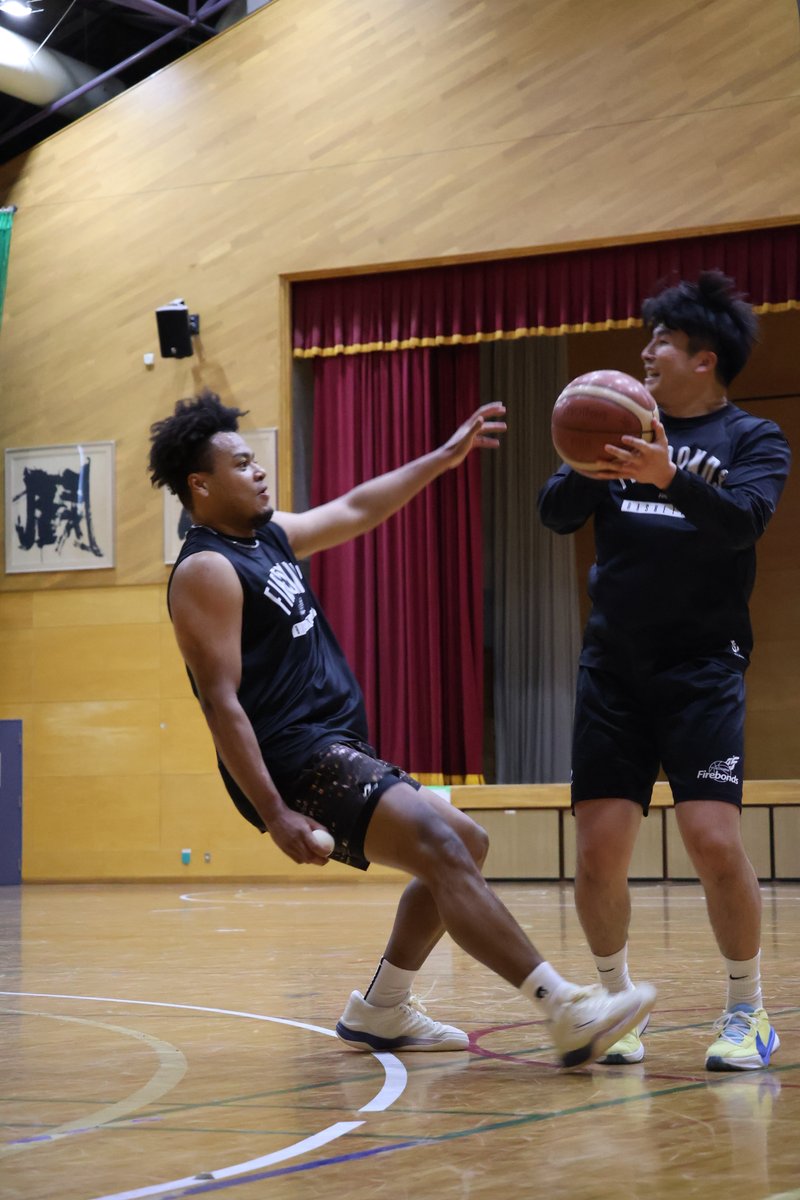 firebonds's tweet photo. ◤ 練習風景 ◢

ひたすらシュートを打ち続けるショーヤにピックアップ🏀🔥

オフシーズンとは思えないほどの高確率‼️
リングを射抜き続ける姿に、思わず見入ってしまいました👀

#firebonds
#福島ファイヤーボンズ
#小川翔矢 https://t.co/n6HCfSc43g