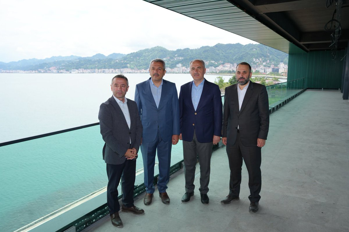 rahmimetin's tweet photo. Rize Valisi İhsan Selim Baydaş ile birlikte yapımı devam eden Rize Spor Kompleksi inşaatında incelemelerde bulunduk. Teknik ekipten çalışmaların son durumuna ilişkin bilgi aldık. https://t.co/sogBRb6lKR