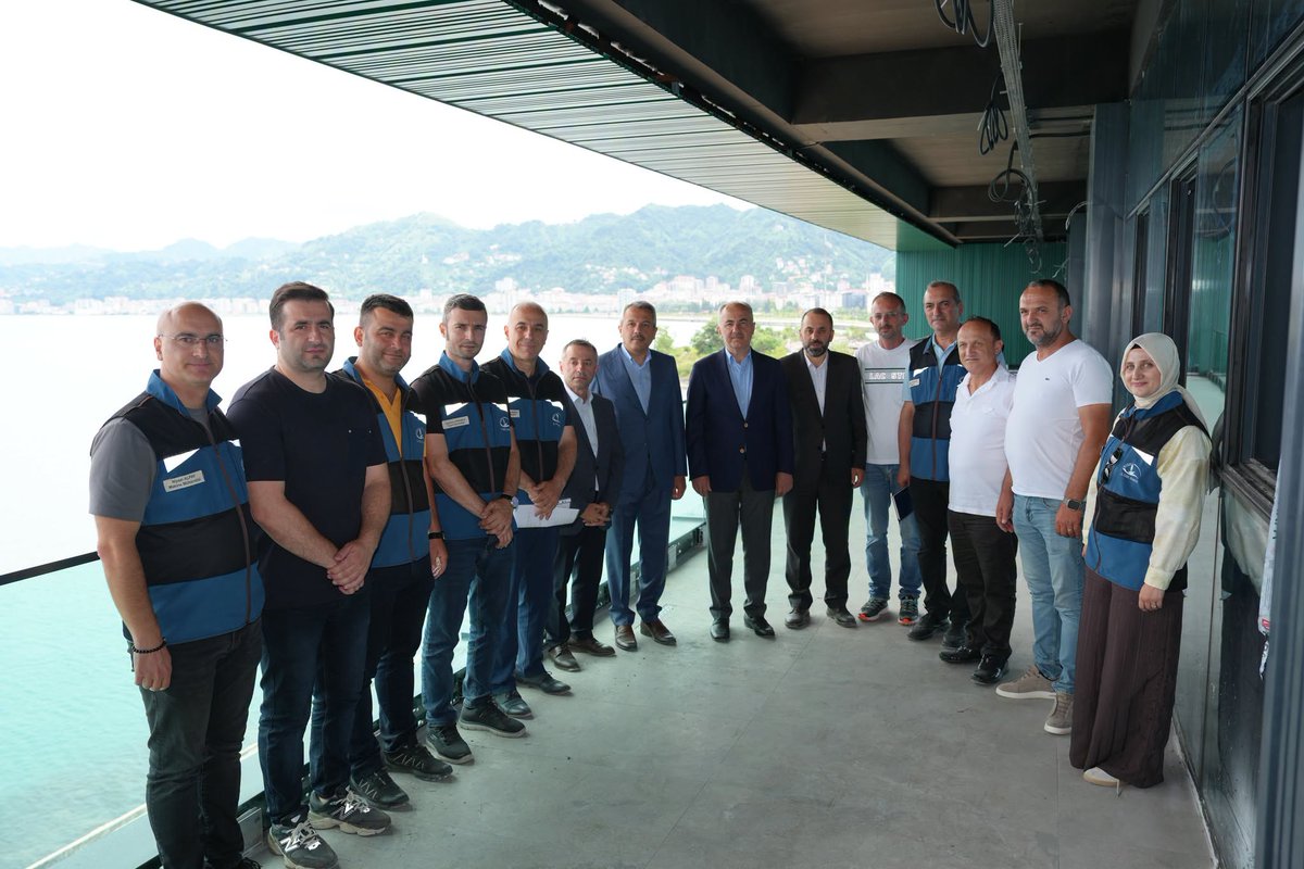 rahmimetin's tweet photo. Rize Valisi İhsan Selim Baydaş ile birlikte yapımı devam eden Rize Spor Kompleksi inşaatında incelemelerde bulunduk. Teknik ekipten çalışmaların son durumuna ilişkin bilgi aldık. https://t.co/sogBRb6lKR