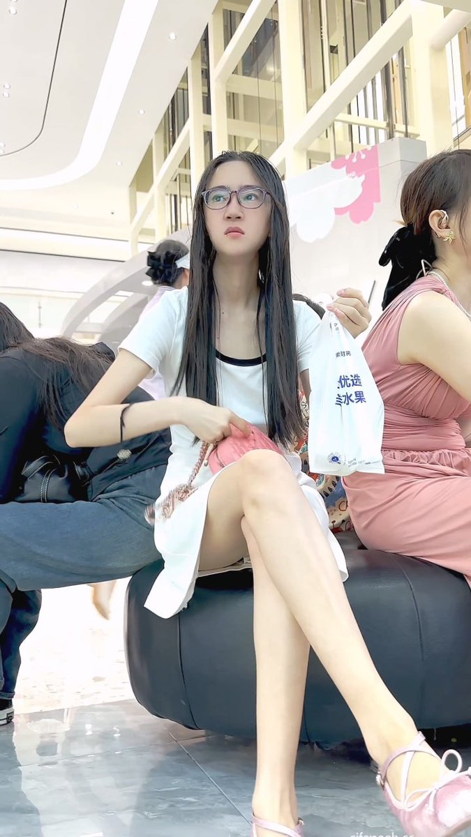 Gh7nivs's tweet photo. 学生妹和闺蜜逛街宽松长裙一半透明内一半微露唇

X只发布图片视频访问TG群组观看: 在线无损画质观看. #裙底 #美女 #美腿  #街拍  #抄底 #丝袜 #黑丝 #反差 #厕拍 #酒店  更多精彩内容: https://t.co/DZgeBHYDxV https://t.co/fNUKfmG7qp