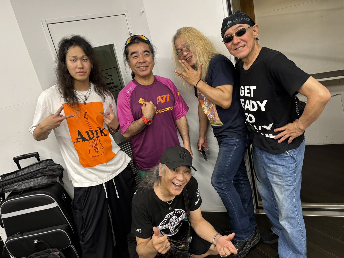 homma_hiro's tweet photo. もう幾度となく演った曲ばかりですが、忘れてるところチェック（笑）してリハ終了‼️今日は6 1/2インチのセンシトーン使ったけど、明日は8インチ持ってくよ‼️
明日はクロコでお待ちしてます‼️
https://t.co/2EMvIBBqVj https://t.co/yoUuSm0RnQ