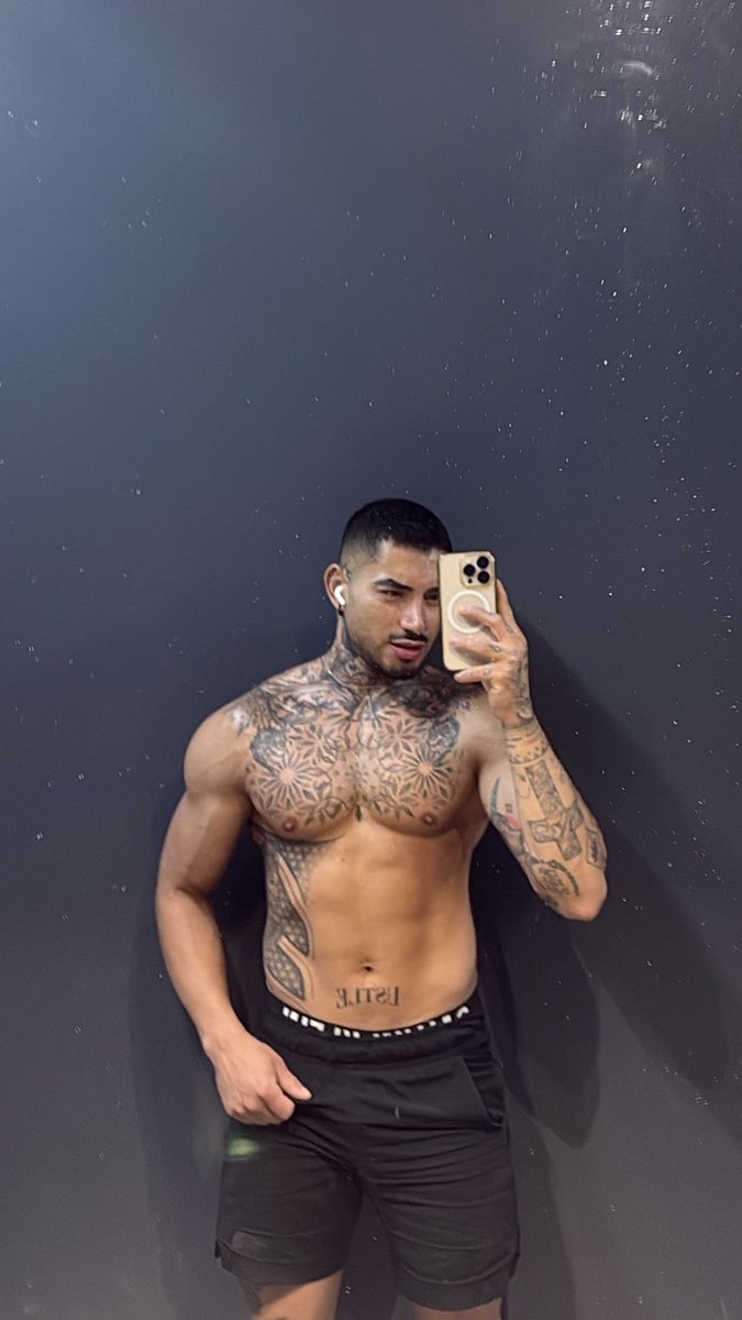 jhonadrianoo's tweet photo. #gay #gym #tatto https://t.co/MYWh3ZFRT4