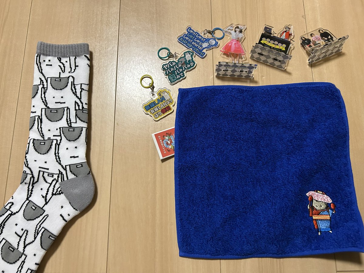 Dog32Wimps's tweet photo. 少ししか買ってないけど、どれも可愛すぎる帰ってからハンディファン買ってないの後悔
アクスタおまけがヤバイTシャツ屋さんなのありがたいなー
 #ヤバTおもしろポップアップ 
 #マジタン
 #ヤバTメジャデ10周年 https://t.co/6juYa2Iep4