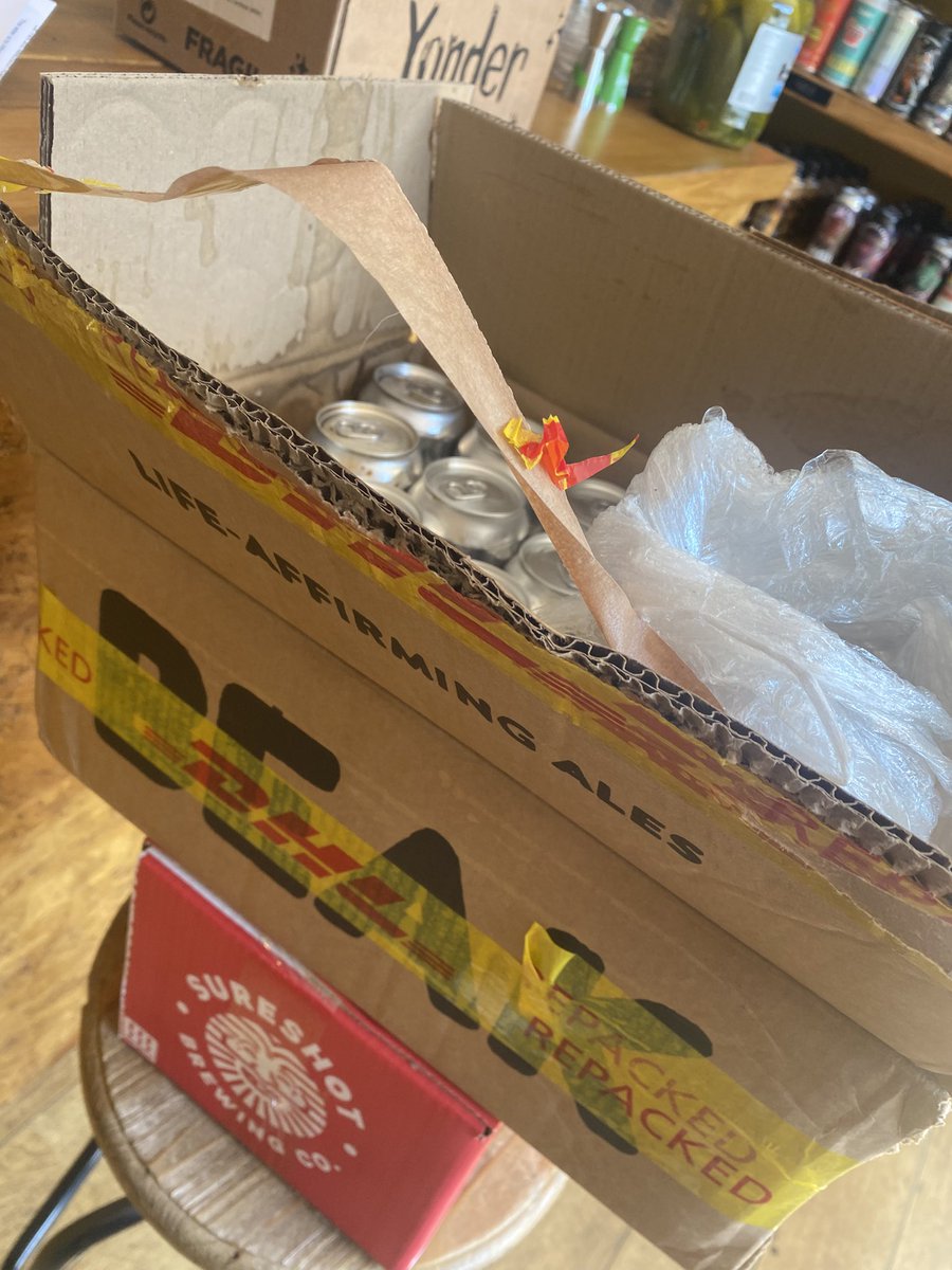 GaryHorler's tweet photo. @uk_dhl What the hell is this poor excuse of a delivery? https://t.co/EeNUZCw0fe