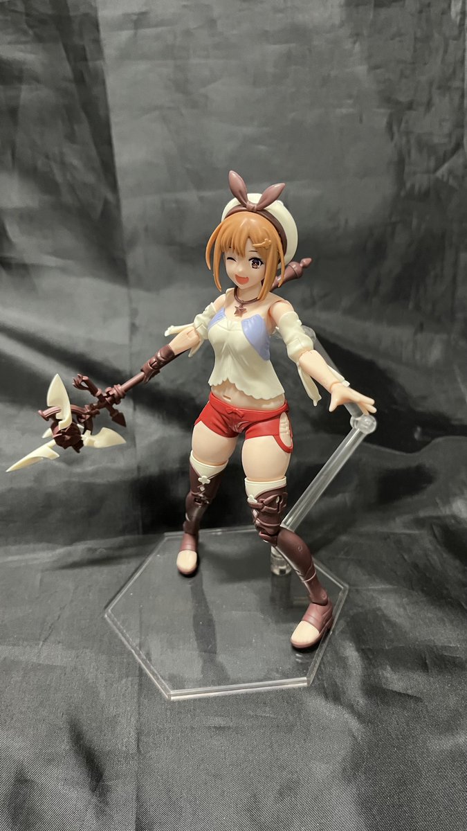 Hyper_W_Pub's tweet photo. PLAMATEA ライザリン・シュタウト

結構気になってたライザ
シールが多くて、色分けが微妙なところはあったけど、昔のHGみたいで良い感じのところだけ、色分けしてて、雰囲気的には良い感じ

ジャケットは表からなら脱いでも成立するけど、裏はスカスカだから無理

#PLAMATEA https://t.co/aaEJz6Ux2e