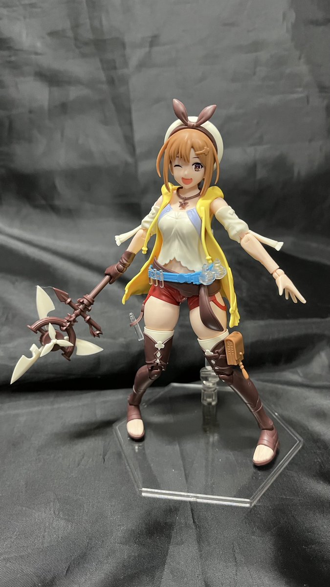 Hyper_W_Pub's tweet photo. PLAMATEA ライザリン・シュタウト

結構気になってたライザ
シールが多くて、色分けが微妙なところはあったけど、昔のHGみたいで良い感じのところだけ、色分けしてて、雰囲気的には良い感じ

ジャケットは表からなら脱いでも成立するけど、裏はスカスカだから無理

#PLAMATEA https://t.co/aaEJz6Ux2e