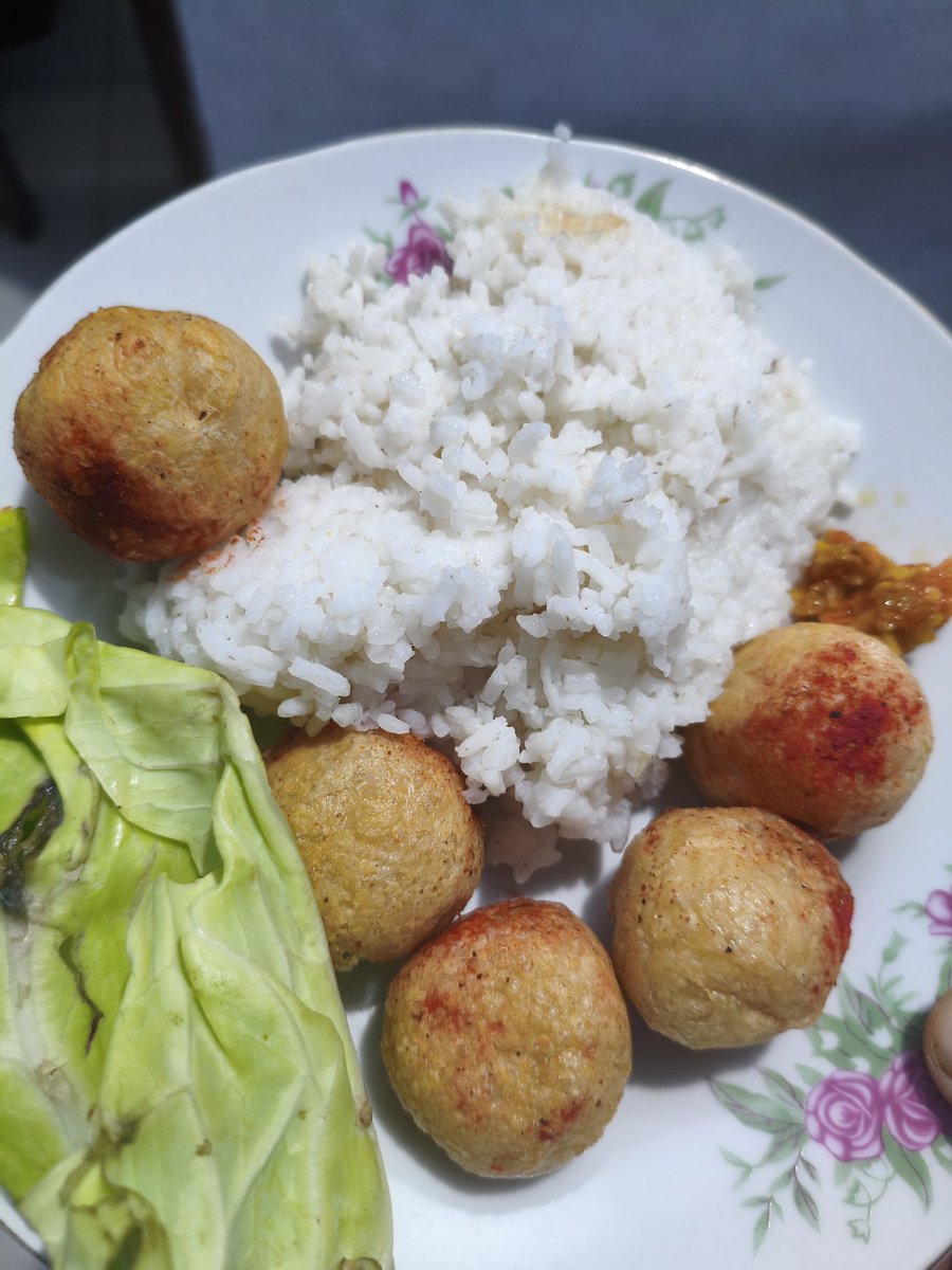 ahmadrizki666's tweet photo. Lagi males keluar, males masak. Nyegat bakul tahu bulat, nggo lawuh https://t.co/U6GRHoI4U6