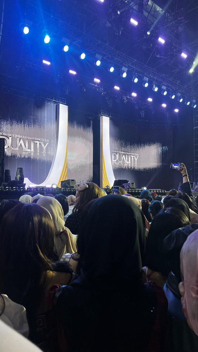 23jen__'s tweet photo. no zoom                  vs                ip 13pro zoom https://t.co/aji56Y6gNr