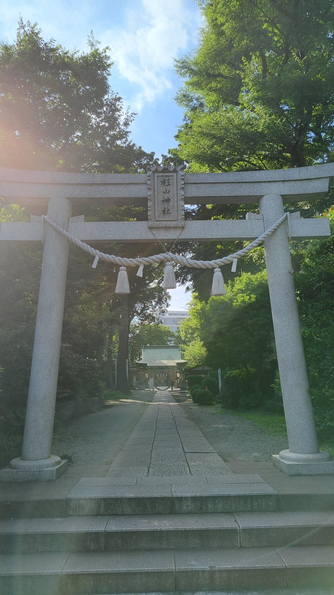 keiko_lifework's tweet photo. 久しぶりの気持ちよい晴れ！！
娘の習い事の待ち時間に、保土ケ谷公園をジョギング。高校野球が盛り上がっていた。紫陽花みつけてみたり、神社に行ったり、良き待ち時間に😊
久々にしっかりジョギングして気持ちよかった。つい強度高めになりがちだったのは、天気が良いから😆 https://t.co/Kyh35RuiZu