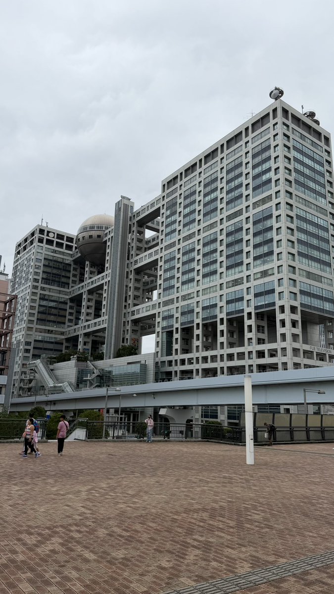 VivaErManga's tweet photo. Siempre disfruto mucho de las visitas a Odaiba 😍
Isla artificial tokiota con el edificio de Fuji Tv, unas vistas increíbles, el Gundam Unicorn (que retirarán en breve), su Estatua de la Libertad y muchas tiendas y restaurantes con una variedad increíble
#Odaiba #Tokio https://t.co/aXcEx1QhsN