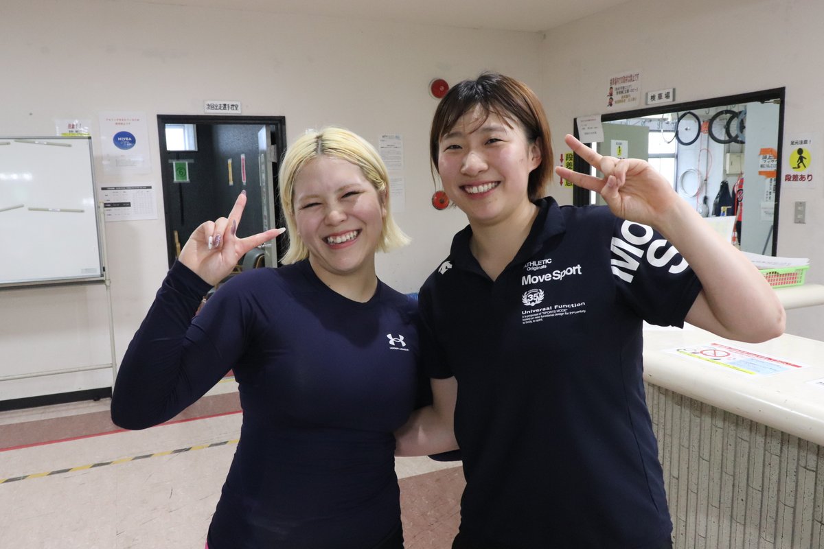 tokyosportsmid's tweet photo. 【#久留米競輪】#浜田芽生㊨が２日目５Ｒで２着に入ってデビュー初となる決勝進出を果たした。「うれしいです。師匠の北川紋部さんにいい報告ができます」と同期の #中島瞳 と喜びを分かち合った。 https://t.co/zxv0RBc2q3
