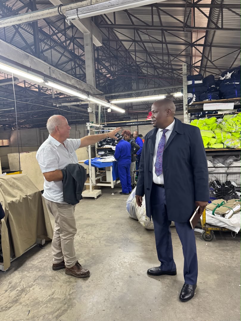 ZimTradeAlerts's tweet photo. Made in Zimbabwe 🇿🇼. Built for the world!

As part of ongoing efforts to strengthen export competitiveness & identify opportunities for market-led growth, we visited Paramount Garments to better understand production capacity & value-addition processes, & to discuss best options to boost visibility of their products in regional & international markets.

The visit gave us a better view of the work being done by Zimbabwean producers to improve standards, expand product lines, & position themselves for increased market access.

Our national export growth depends on strong local enterprises that are ready to produce, compete, & represent Zimbabwe in global markets. 
#EnergisingExports