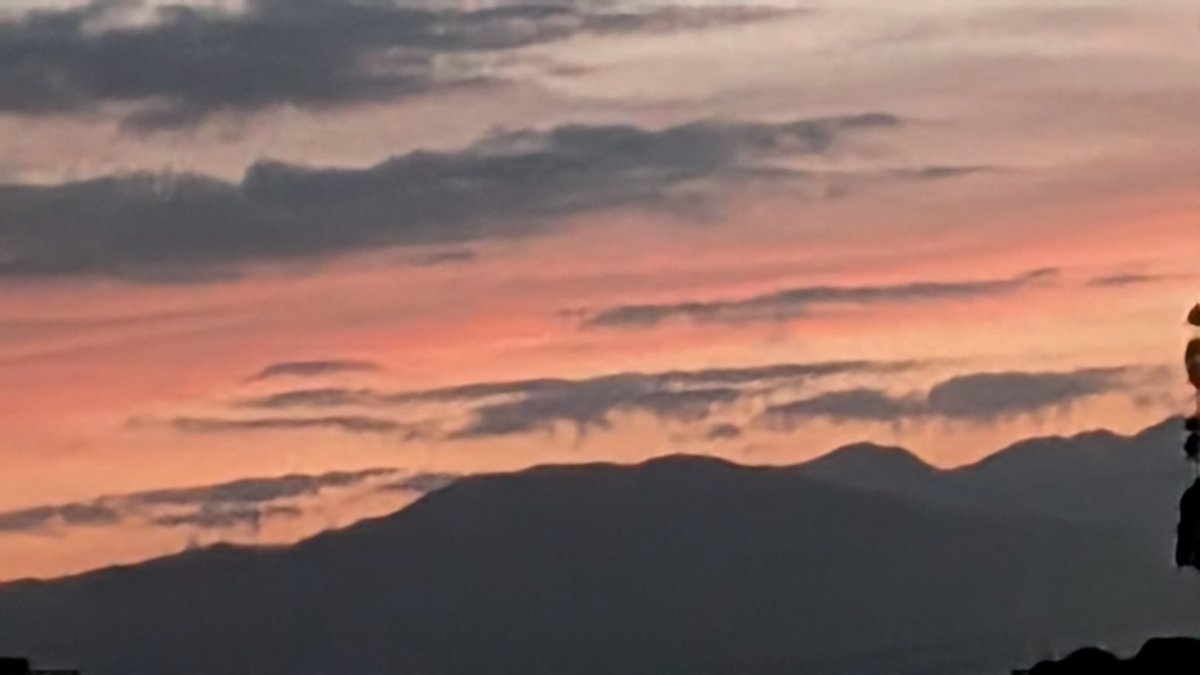 forever_jet's tweet photo. おやっ？
20時前〜
夕闇〜
夕焼け！
空模様〜 https://t.co/jEfG7pRyRm