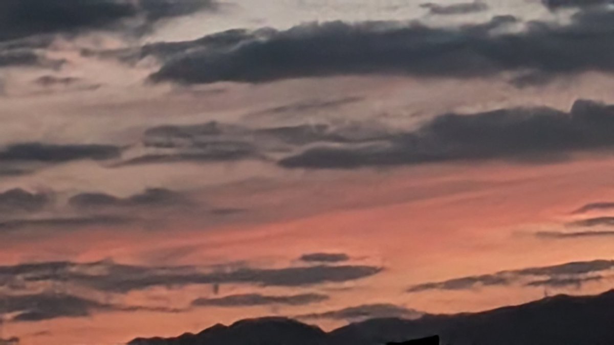 forever_jet's tweet photo. おやっ？
20時前〜
夕闇〜
夕焼け！
空模様〜 https://t.co/jEfG7pRyRm