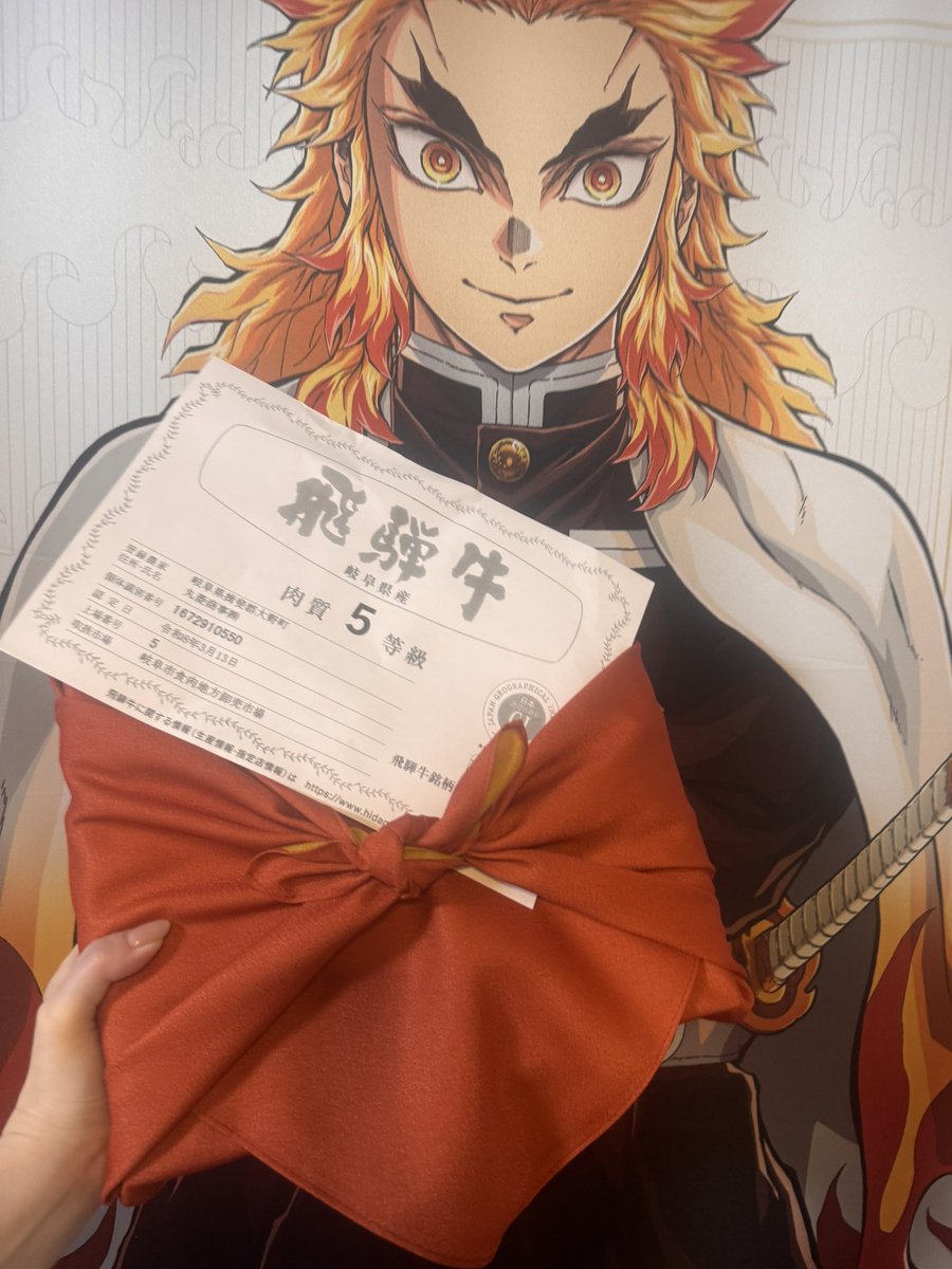 panda_nekosan's tweet photo. なんか凄いお肉を頂いたから推しに見せてる。飛騨牛ですよ！ https://t.co/8HXZXoTMeU