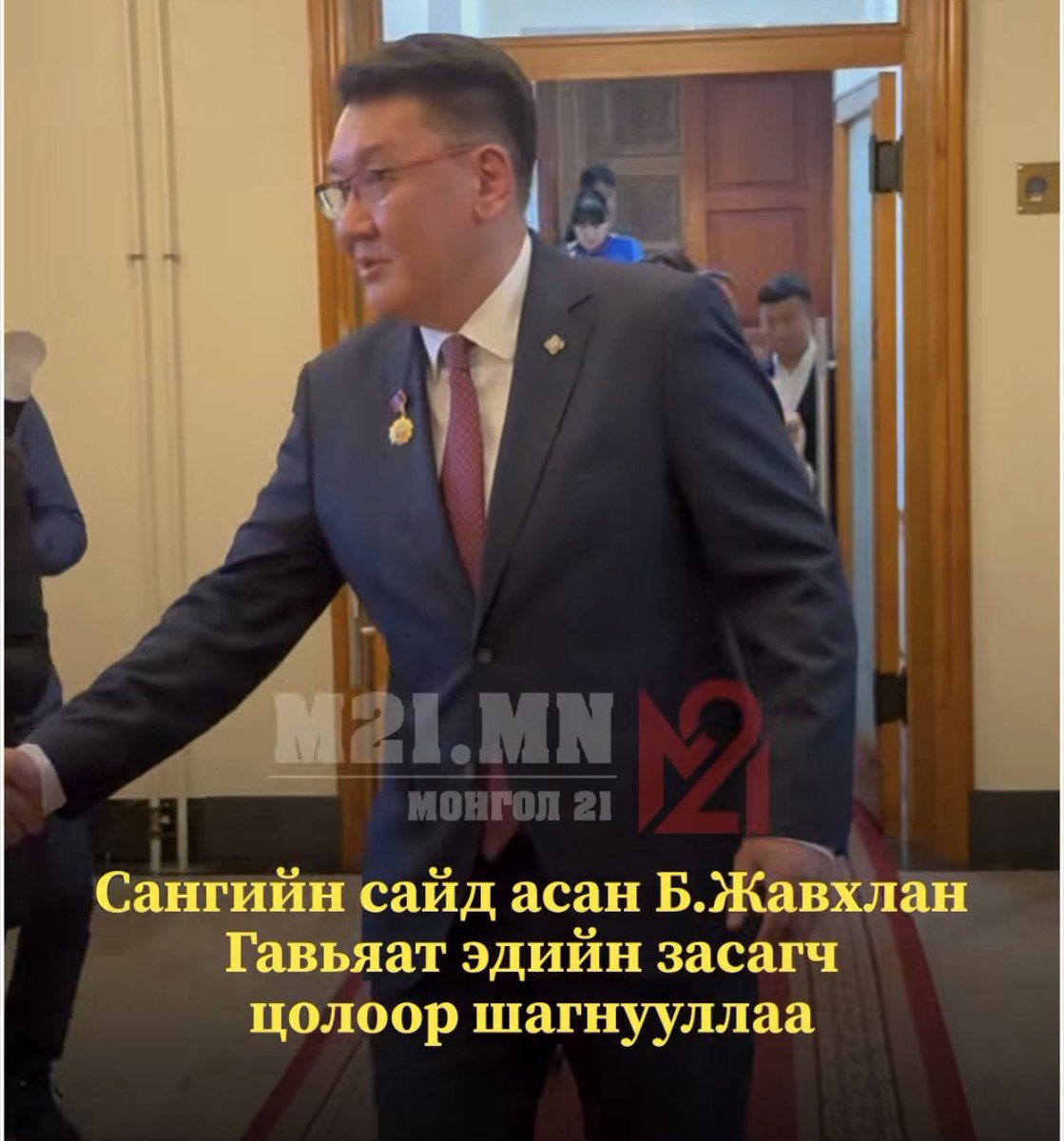 DulguunG3's tweet photo. Ямар үндэслэлээр гэдэгийг нь хэлээд өгчүүл хэл ам хийхгүй ээ. Үнэхээр дургүй хүрлээ. Ингэж шагналын үнэ цэнийг лалар болгож болохгүээ!!! https://t.co/B12XYQNwVr