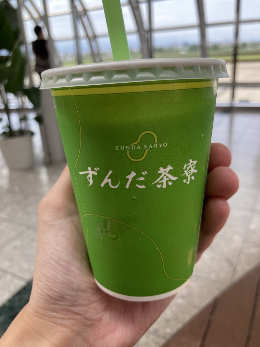umigawa1011's tweet photo. 今日は関西に戻りました

今回は飛行機
仙台空港から飛びました

酒田から仙台に2週連続で行くのは初めてかもしれない笑

仙台空港では最近飲んでなかったずんだシェイクを頂きました
やっぱうまいです😋

今回はピーチ利用のため関空へ
関空から南海で難波へ行き、難波から阪神電車です

#東北
#関西 https://t.co/X79YFwdqvX