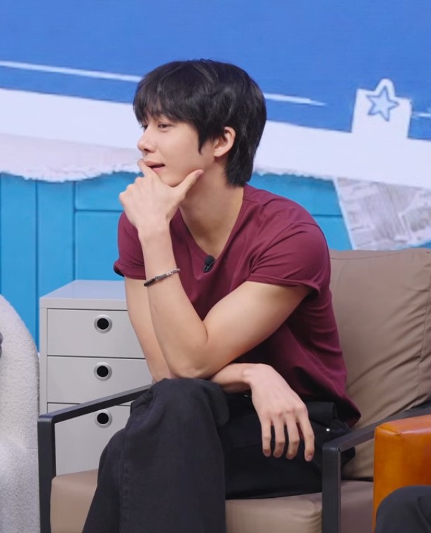 narara_HONE's tweet photo. 260708 라이브 형원이 오늘 왜이렇게 커보이냐 

한국관광공사 더 주세요 https://t.co/CXqU4wU2f5