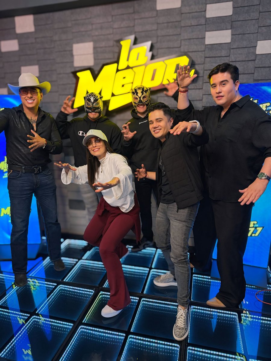 LaMejor's tweet photo. Hoy nos visitaron #HijodePantera y #PanteraJr para hablarnos de sus próximos proyectos en el ring y todo lo que vienen en las luchas @cmll_mx 🤼🤭 https://t.co/MlIIhthvaB