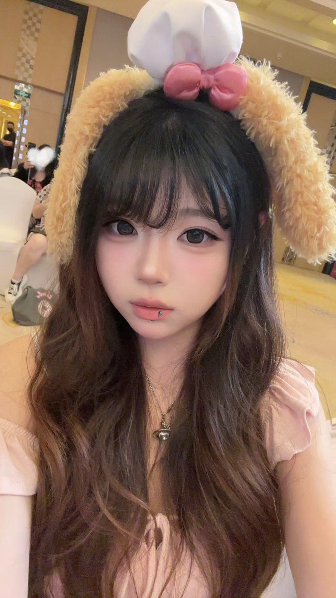 nightlierpg's tweet photo. 贱狗无脑上贡身边精妈女神 https://t.co/IOPkT8ehrm
