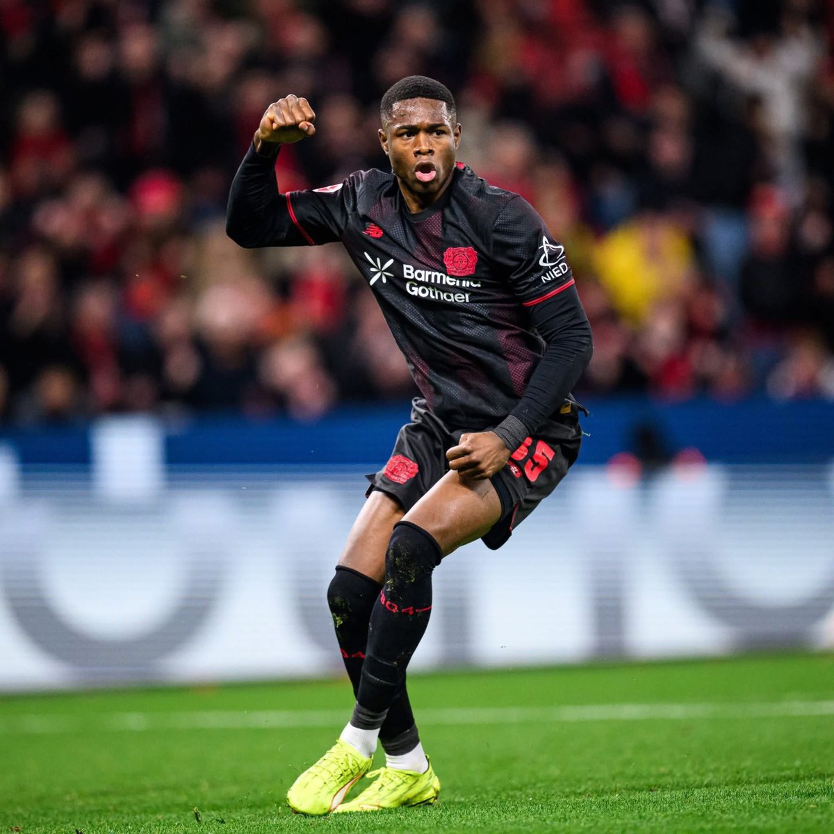DTalkingArsenal's tweet photo. 🚨I can now confirm that Everton are currently in pole position to sign #AFC target Christian Kofane this summer. 🇨🇲🔵

His agent, Eric Depolo, tells me that David Moyes "loves" the 19-year-old Bayer Leverkusen striker.

The talks between #EFC and Depolo earlier today (which I exclusively revealed) focused on the club's long-term plans for Kofane, which the agent describes as "fantastic".