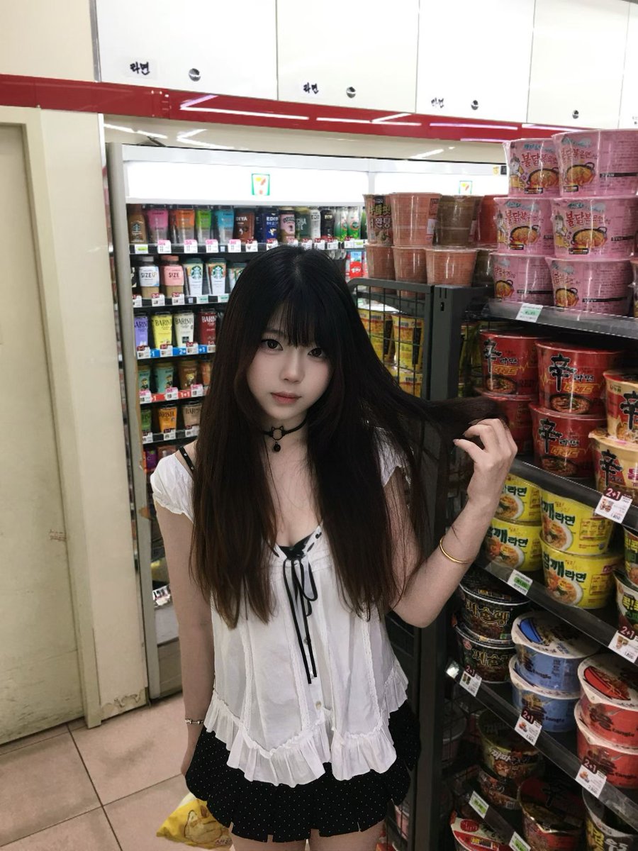 nightlierpg's tweet photo. 贱狗无脑上贡身边精妈女神 https://t.co/9pSLqk7dn7