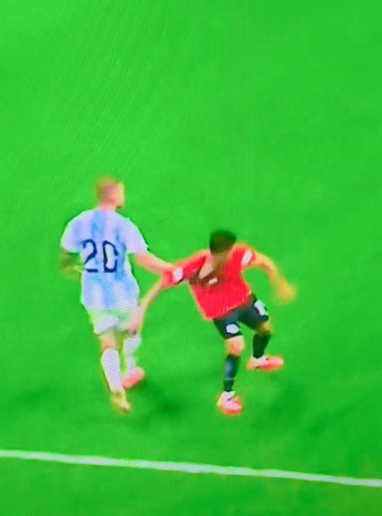 zz613679's tweet photo. @I7YH7 @Azaymht @mfyy164250 @beINSPORTS كيف زلق من سحب فلينته للوراء 😂
يخرب بيت العبط 😂 https://t.co/gwmAnXBt18