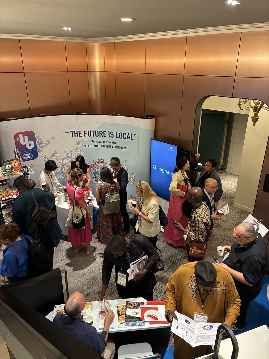 CitesUniesFR's tweet photo. ✅ Fin de la première journée des #RencontresAICT2026 de @CitesUniesFR ! Plus de 400 participants venus de 25 pays 🌍
Rendez-vous demain dès 8h30 pour une deuxième journée riche en échanges, avec le @Togo à l’honneur. 🇹🇬 #CoopDec #CollTerr https://t.co/s8qW9R79KU
