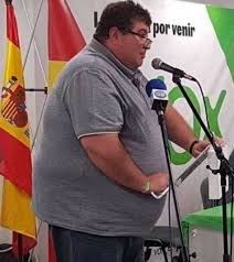baffi_francesco's tweet photo. Mario Adinolfi, ai domiciliari per truffa ed evasione fiscale, ha ricevuto la solidarietà del suo omologo di Vox Espana, quello che "i migranti ci tolgono il pane di bocca". https://t.co/sJGoAalSAY