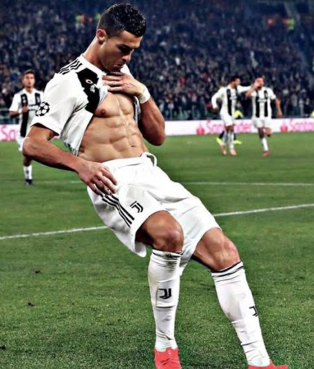 exfootballfan's tweet photo. He doesn’t rate United. He’s always put himself first. He flexed his abs after scoring against us, begged to leave, was happy to join City until we intervened, walked off the pitch because he didn’t start a game, ran to Piers Morgan to cry about the club. He’s a bitch. https://t.co/BlQ9m0Ilb1