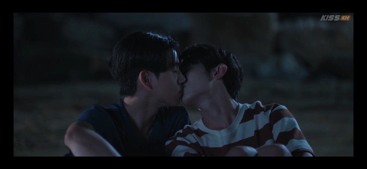 iannvdd's tweet photo. AHHHHHH!!!!! FINALLY!!!! THEY KISSED 🥹✨🫶🏻 

@almondsleepp @___progresss___ 

#WhenOrangesFallEP9 https://t.co/RkYZdS2VGN